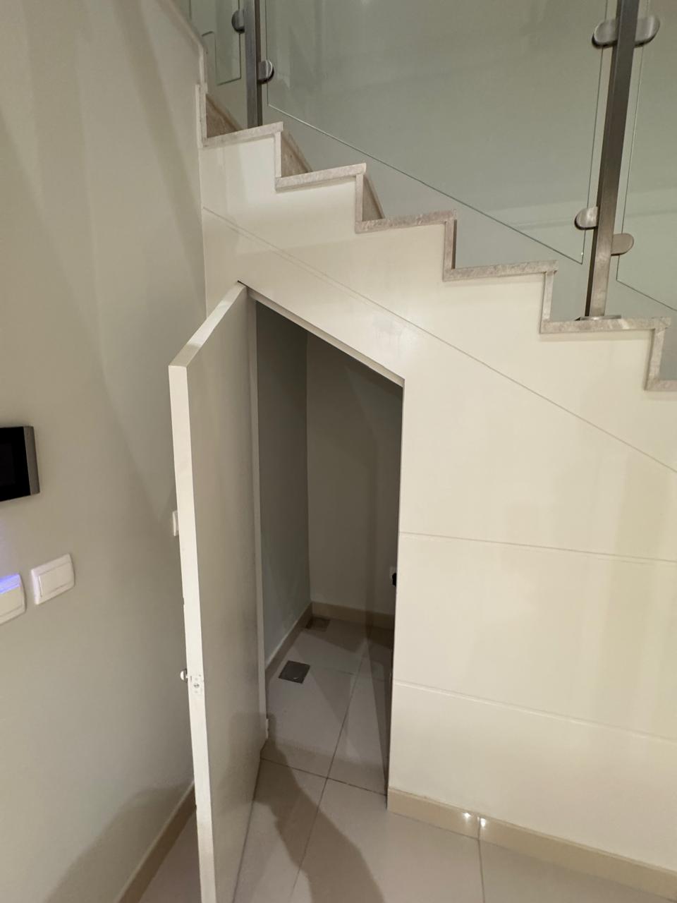 🏡 **3BD Luxurious Villa for Sale in Gated Compound**  